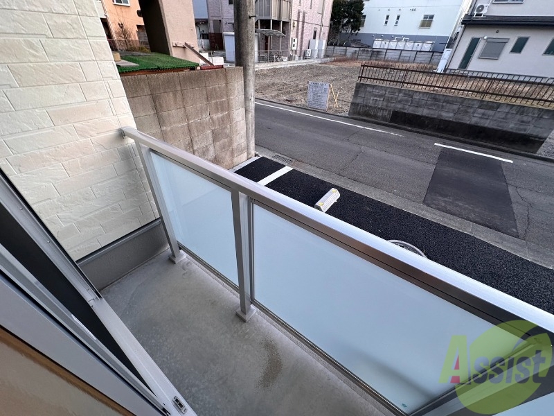 バルコニー　バルコニーはこちらになります。洗濯物が干せそうですね。