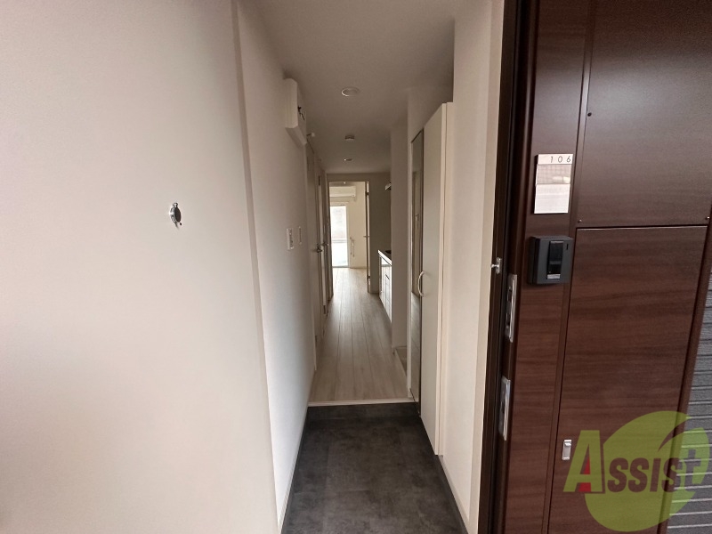 玄関　玄関からの様子になります。お部屋がすぐ見えないのは安心ですね