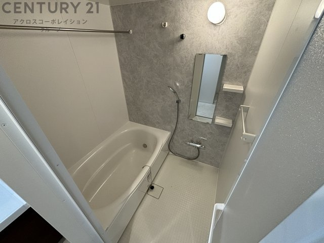 バス・シャワールーム　浴室乾燥・追い炊き機能付きのバスルーム♪