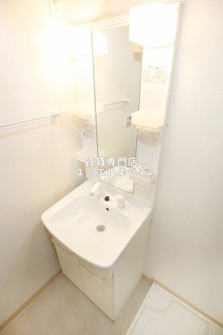 洗面設備　清潔感ある独立洗面台で毎日気持ちよく♪