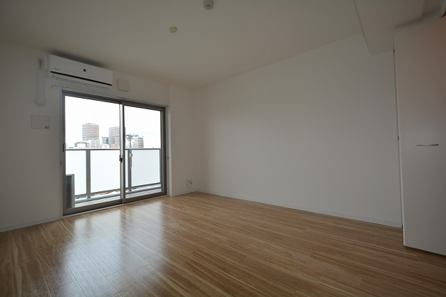 居室・リビング　洋室9.3帖！ネット無料・エアコン設置済み！