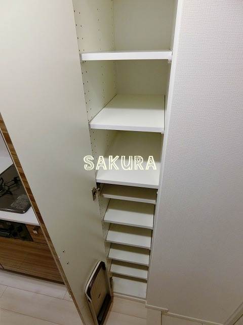 玄関　人感センサー付き・シューズボックス付き♪