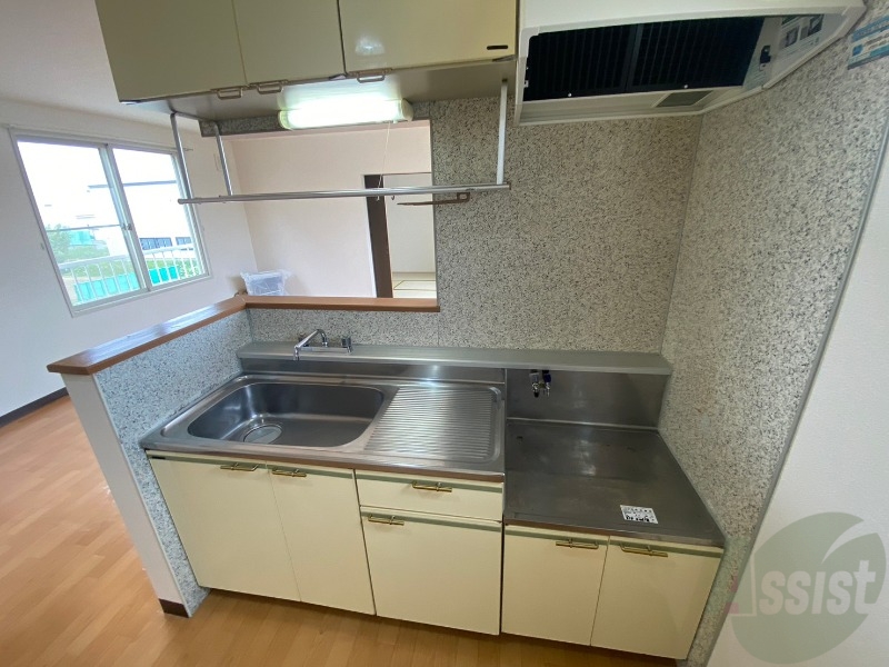 キッチン　洗い場が大きくて洗い物もしやすそうです。