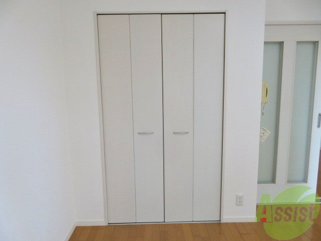 収納　クローゼットです。大きい荷物もしまうことができます。