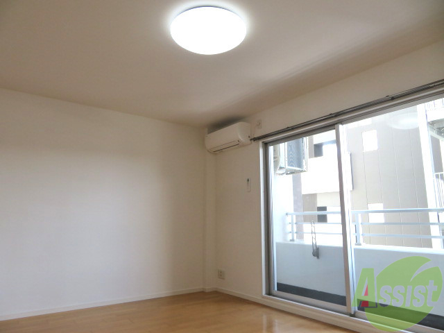 その他部屋・スペース　寝室です。陽が射して気持ちの良い朝を迎えられます。