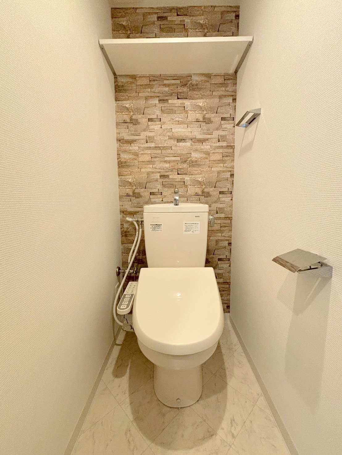 トイレ　嬉しいウォシュレット付きのトイレ！便座温かいですよ♪