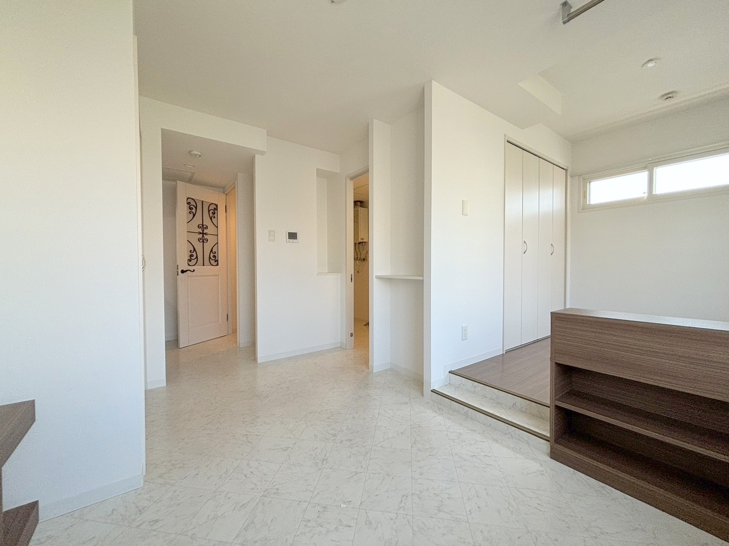 居室・リビング　明るい居間で気持ちまで明るくなりますね！