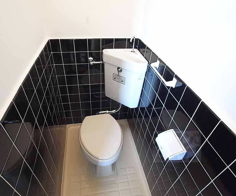 トイレ　コチラもタイル張りのおトイレ。