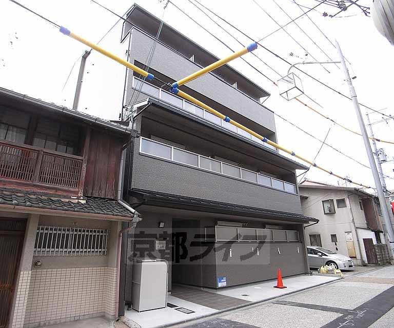 建物外観　中書島に新星登場です。