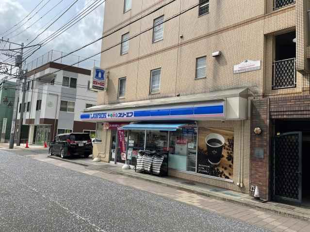 コンビニ　ローソン×スリーエフ（コンビニ）まで676m