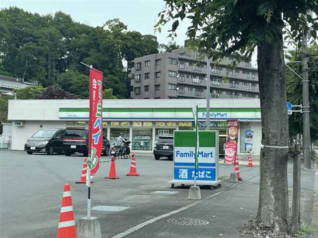 コンビニ　ファミリーマート（コンビニ）まで1039m