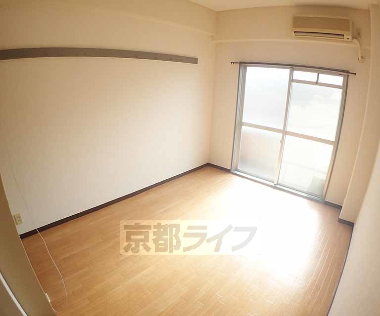 居室・リビング　広々としたお部屋です