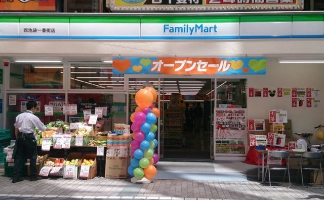 コンビニ　ファミリーマート西池袋店（コンビニ）まで382m