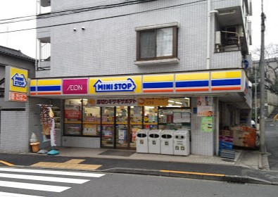 コンビニ　ミニストップ 新大塚店（コンビニ）まで346m