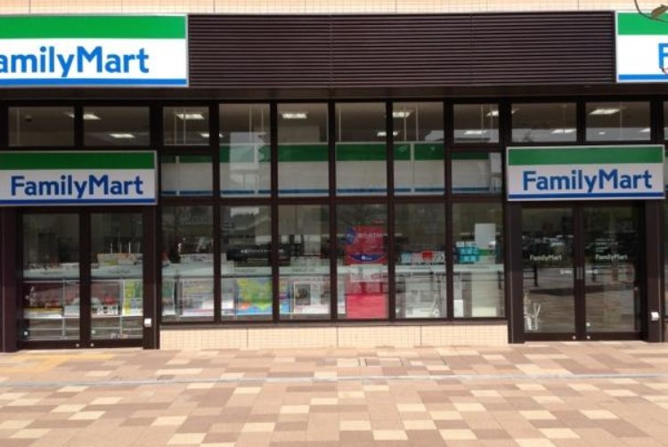 コンビニ　ファミリーマート 武蔵浦和マークス店（コンビニ）まで1350m