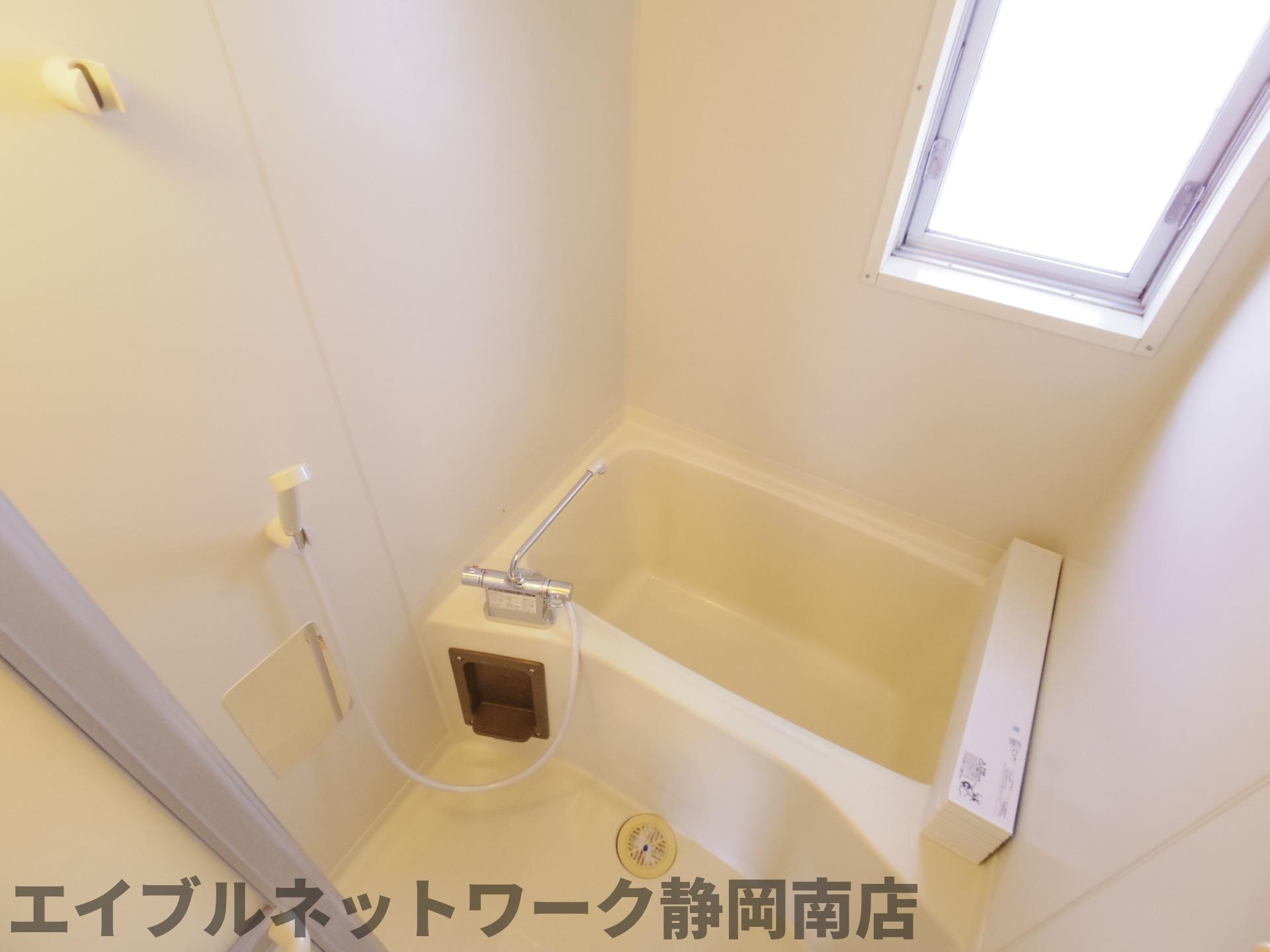 バス・シャワールーム　落ち着いた空間のお風呂です