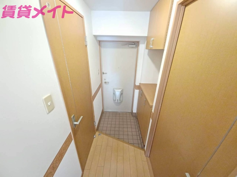 玄関　同物件別室写真