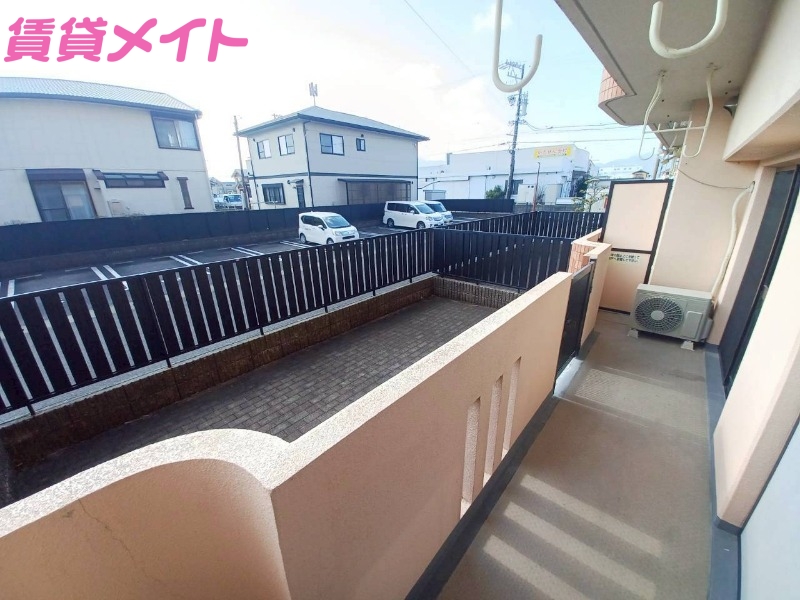 バルコニー　同物件別室写真