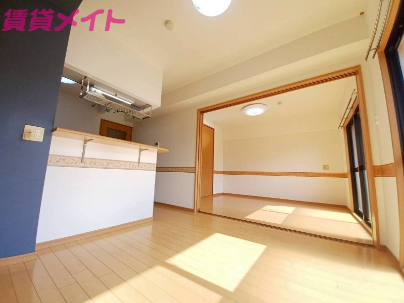 居室・リビング　同物件別室写真