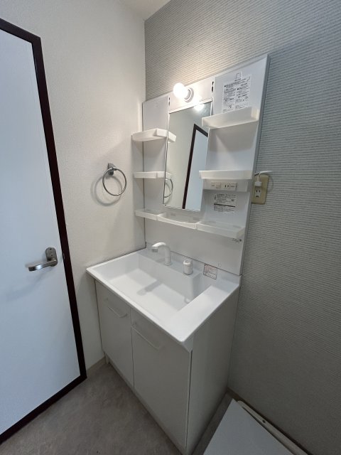 洗面設備　※写真は１０３号室です