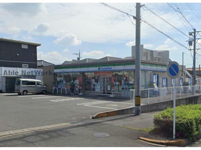 コンビニ　ファミリーマートみよし市東山台店（コンビニ）まで472m
