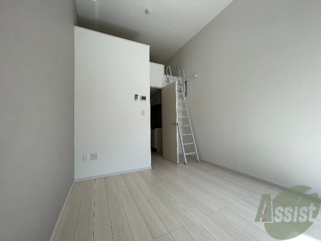 居室・リビング　６．５帖の洋室です。広々として、きれいですね。