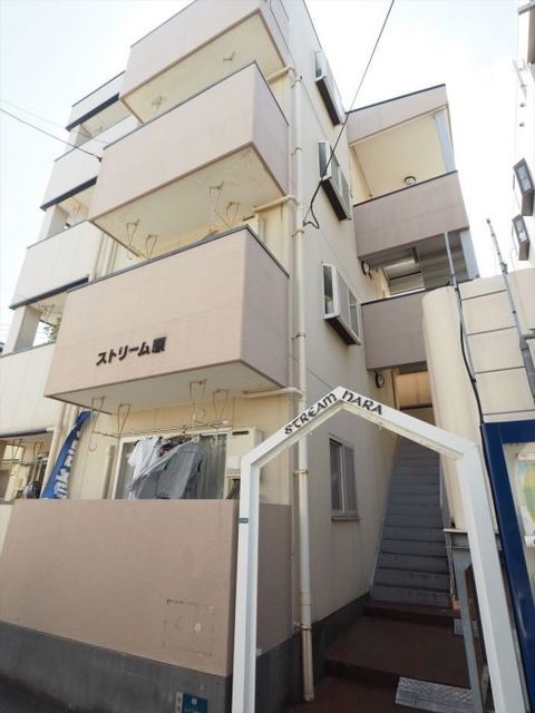 建物外観　出窓の付いた角部屋です