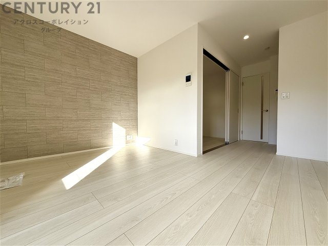 居室・リビング　アクセントクロスのあるリビングです♪