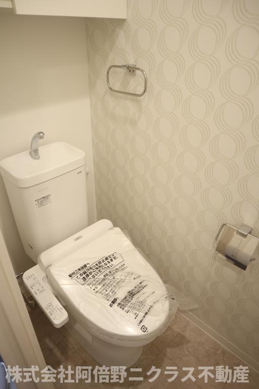 トイレ　内装は別部屋の参考写真です。