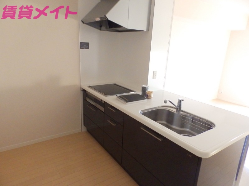 キッチン　別部屋参考写真です