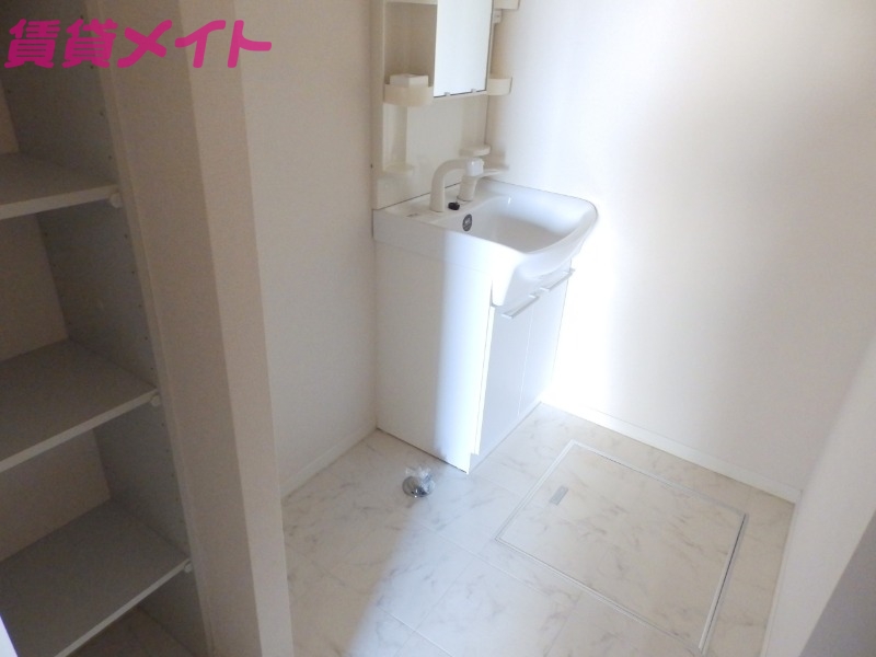 洗面設備　別部屋参考写真です