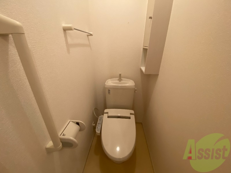 トイレ　ウォシュレット機能がついたトイレです。安心して使用できますね