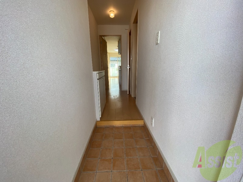 玄関　外から玄関を撮影してみました。広いリビングに繋がっています