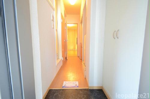 玄関　実際のお部屋と異なる場合がございます。