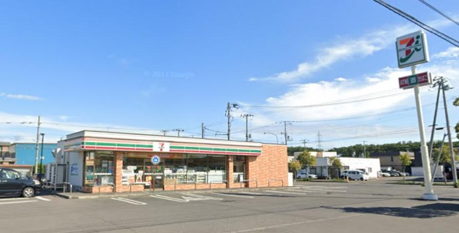 コンビニ　セブンイレブン（コンビニ）まで151m