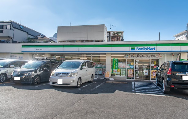 コンビニ　ファミリーマート 中野中央一丁目店（コンビニ）まで521m