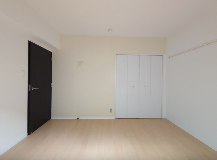 その他部屋・スペース　落ち着いた色調の寝室です