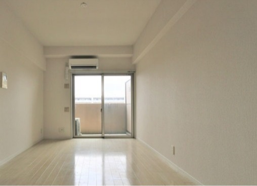 居室・リビング　南東向きで明るいお部屋