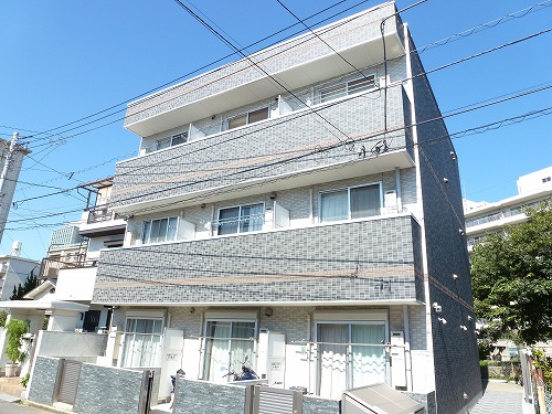 建物外観　オートロック付きで安心☆