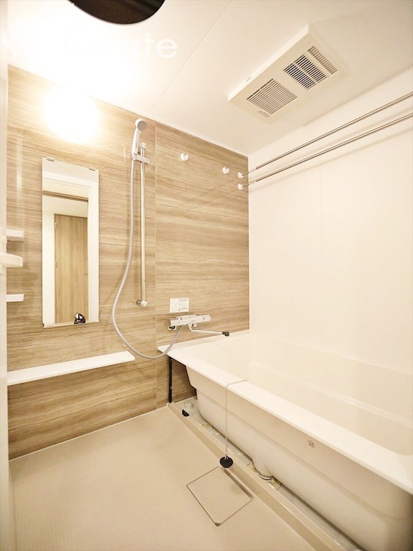 バス・シャワールーム　バスルーム