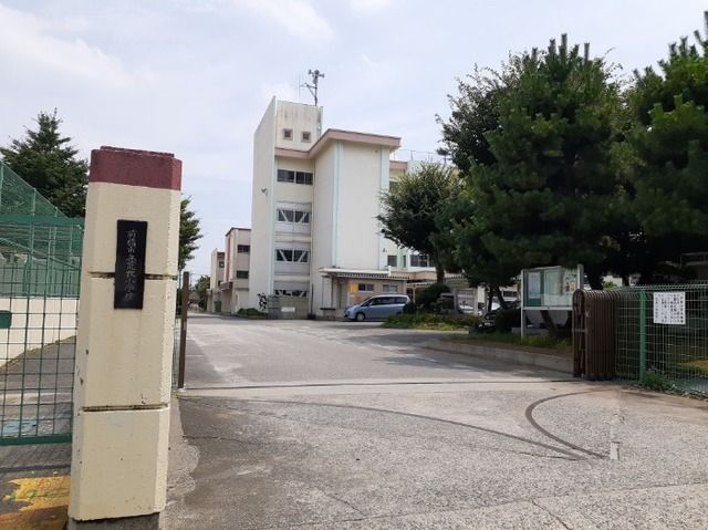 小学校　前橋市立荒牧小学校（小学校）まで450m