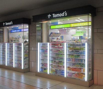ドラックストア　トモズ恵比寿ガーデンプレイス店（ドラッグストア）まで568m