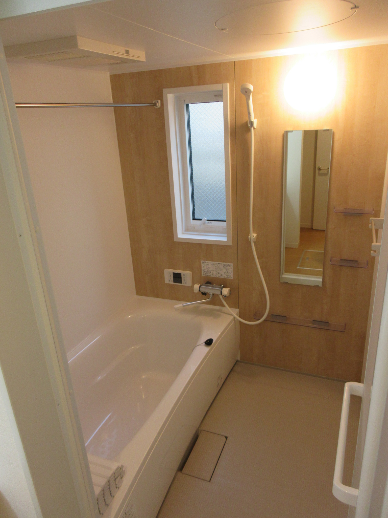 バス・シャワールーム　追焚、自動お湯張り、浴室暖房換気乾燥機