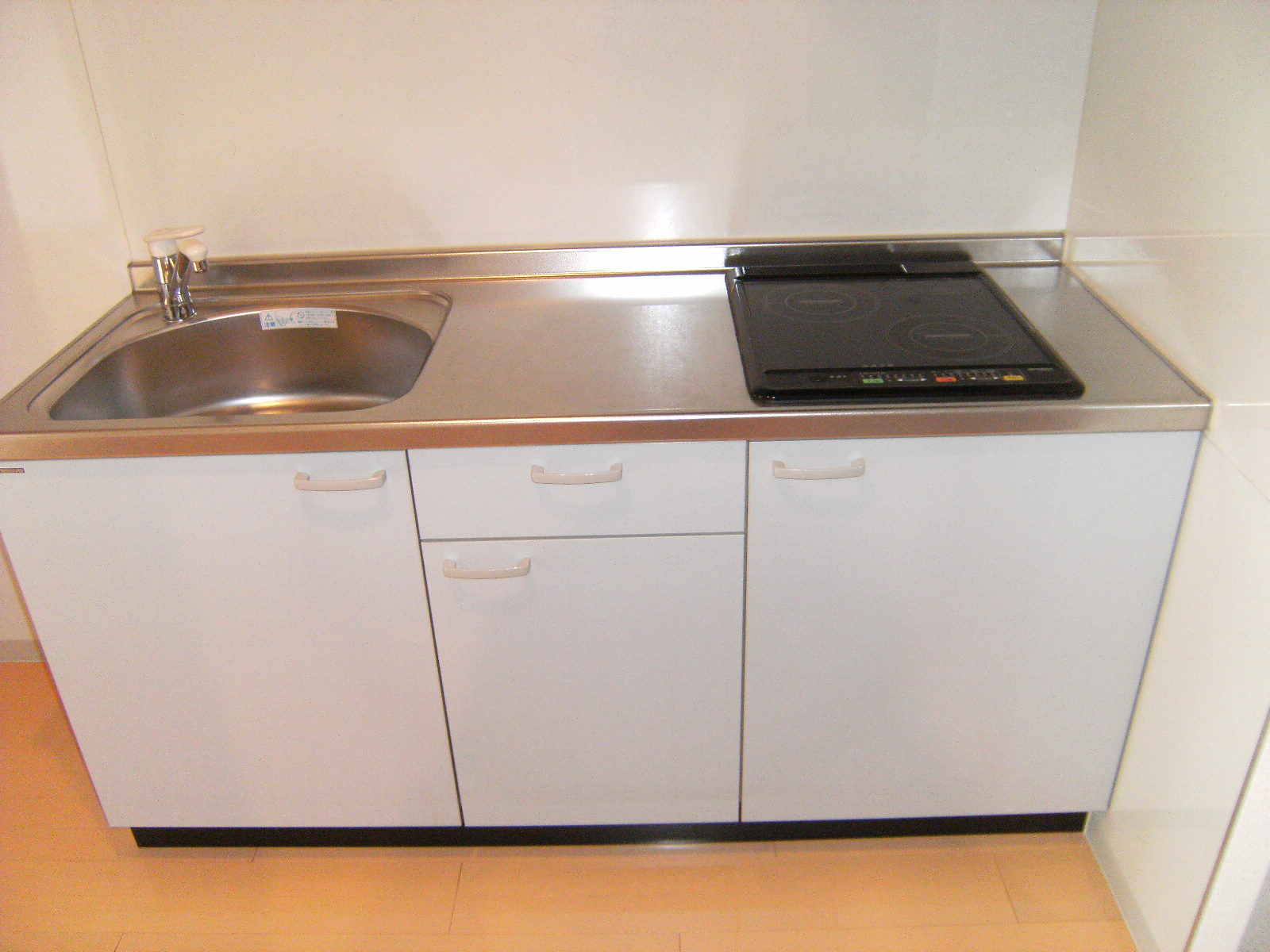 キッチン　２口IHのシステムキッチンです。