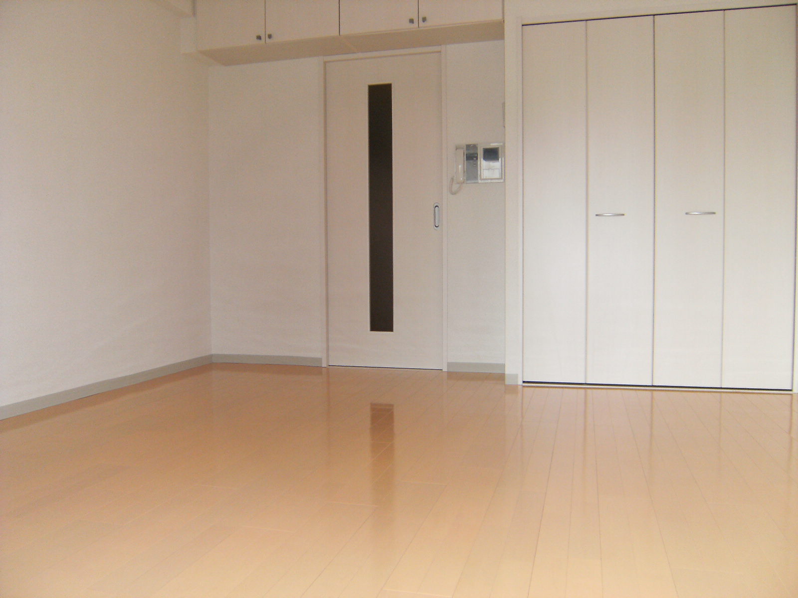 居室・リビング　約9帖の洋室