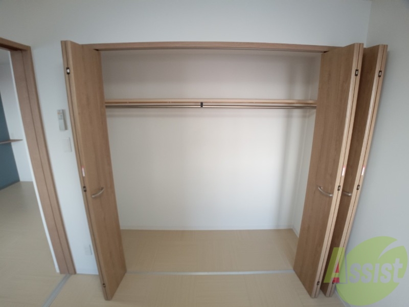 収納　寝室の収納です。部屋がすっきり片付きます。