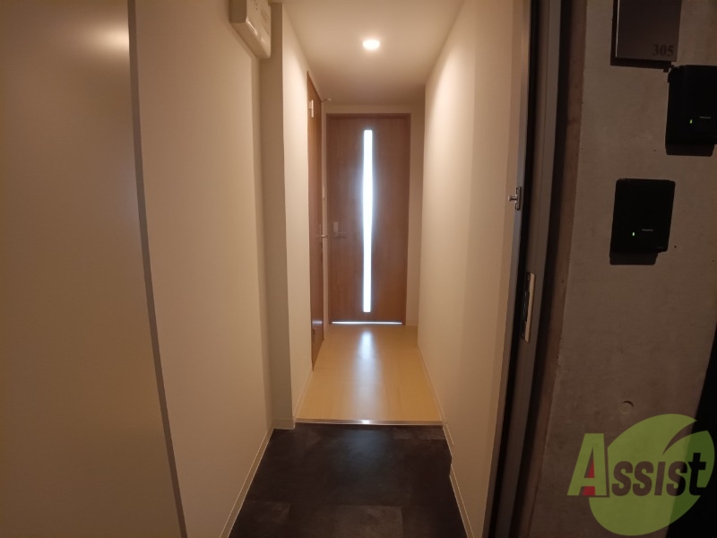 玄関　玄関です。すぐ広いリビングにつながっています。