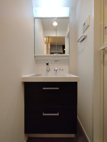 洗面設備　使いやすい洗面所です