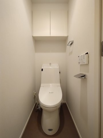 トイレ　温水洗浄便座つきトイレ