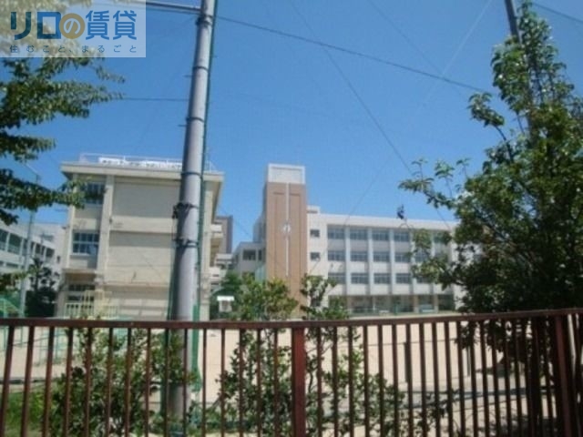 小学校　大阪市立小松小学校（小学校）まで168m